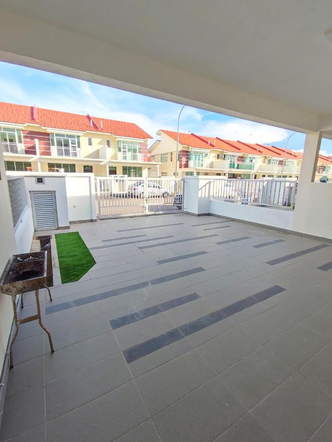 Spacious Family House At Desaru Harmonia 2 ภายนอก รูปภาพ