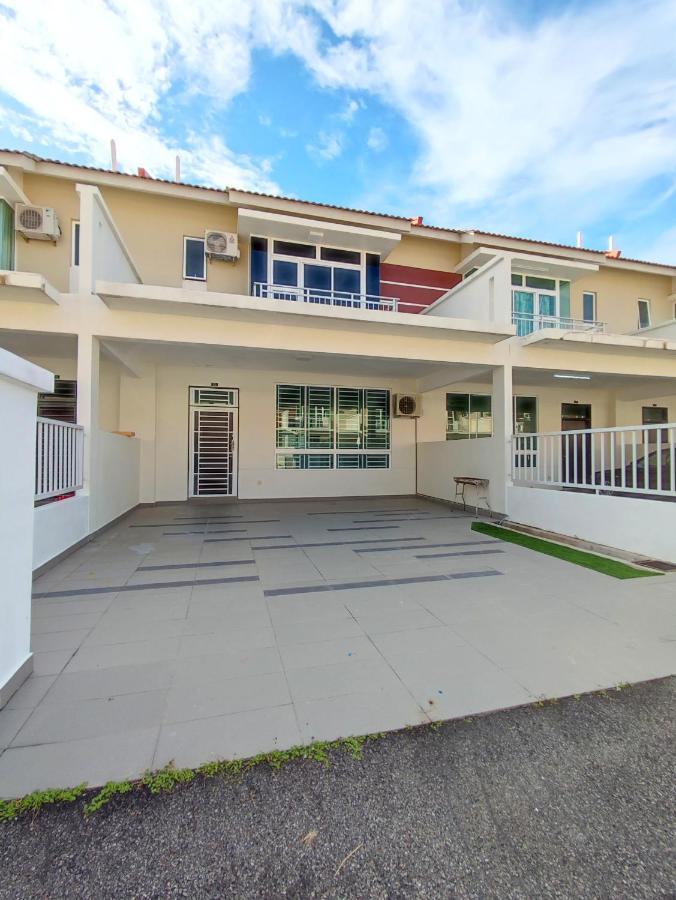 Spacious Family House At Desaru Harmonia 2 ภายนอก รูปภาพ